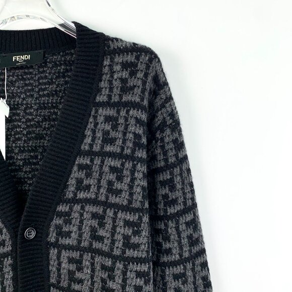Fendi 2023 Black Cashmere V-Neck Single-Breasted Long-Sleeve Knitted Cardigan Co - Picture 6 of 6